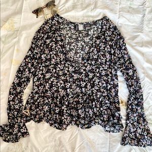 Divided Long Bell Sleeve Button Up Blouse Size Large